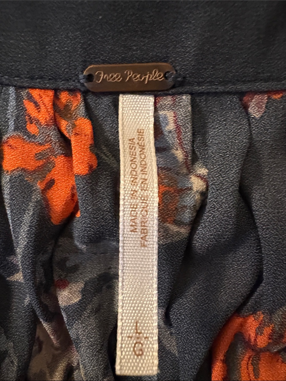 Free People So Fine Pebble Crepe Smocked Tunic Navy Blue Blouse size L - Picture 3 of 7